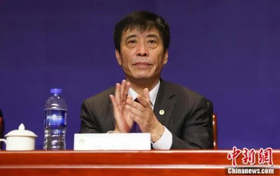 黑色蕾丝透明开叉短裙穿搭
